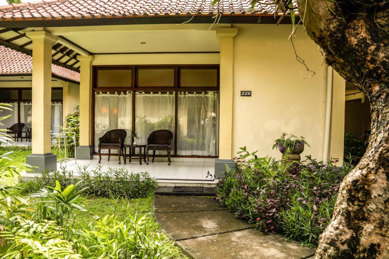 Besakih Beach Hotel Sanur Екстериор снимка