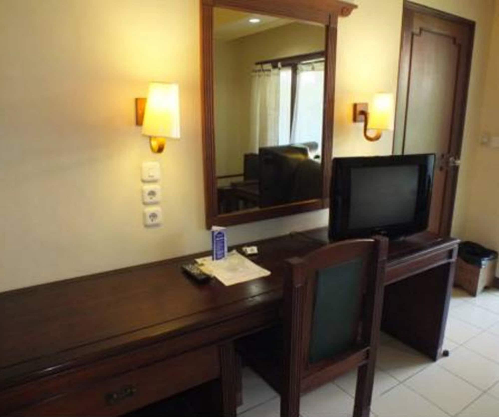 Besakih Beach Hotel Sanur Екстериор снимка