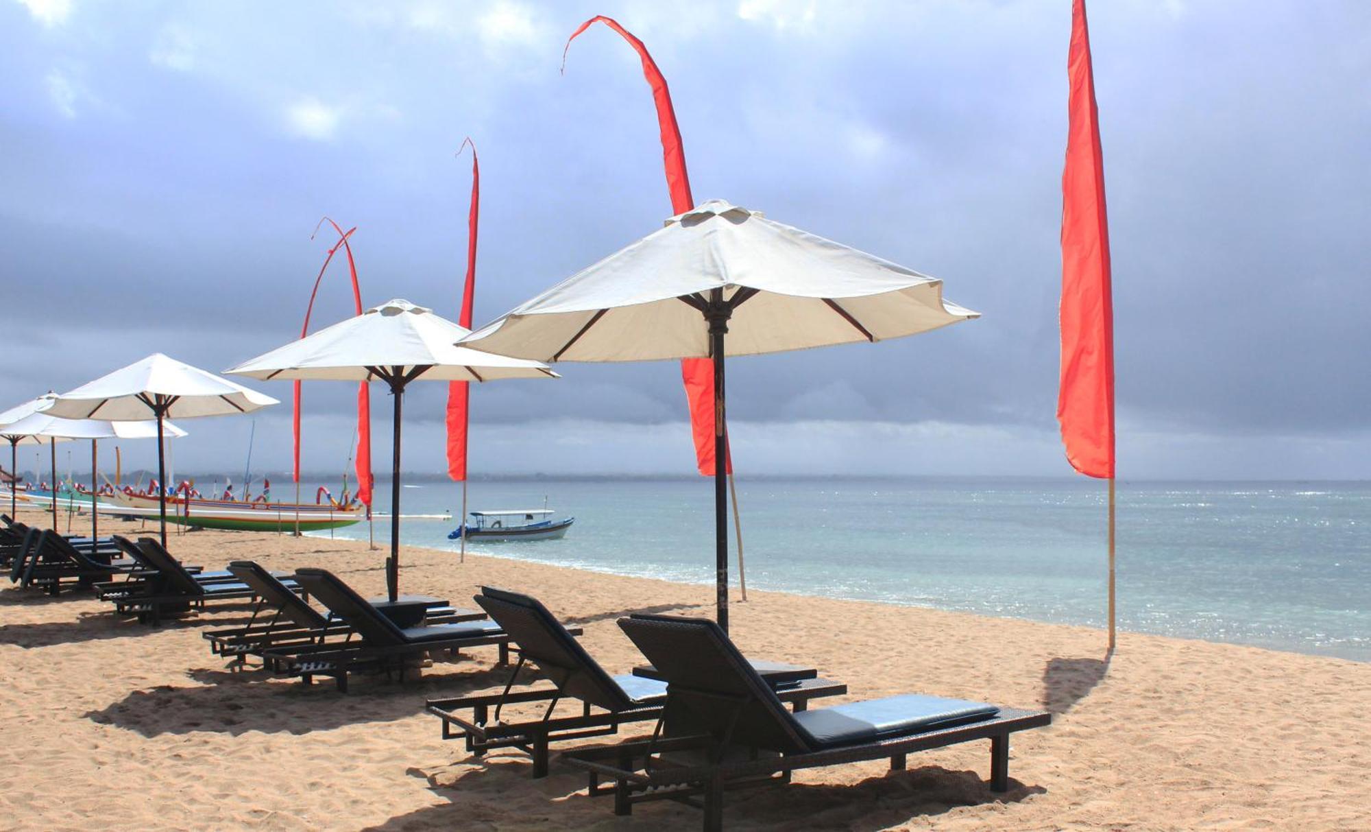 Besakih Beach Hotel Sanur Екстериор снимка